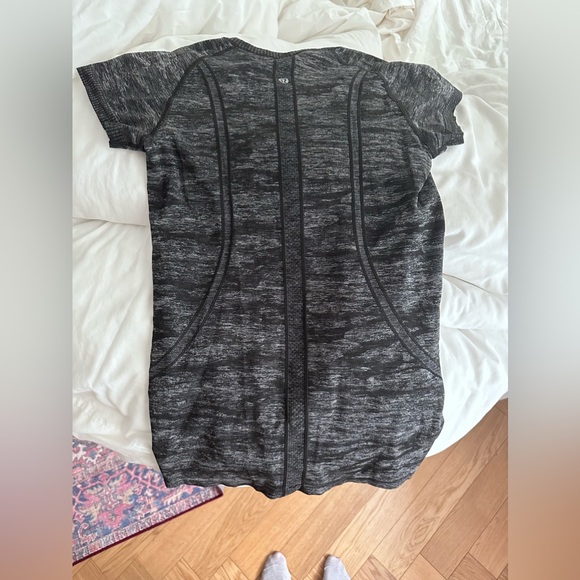 Lululemon Swiftly Tech Short-Sleeve Shirt 2.0 Hip Length - Picture 3 of 5